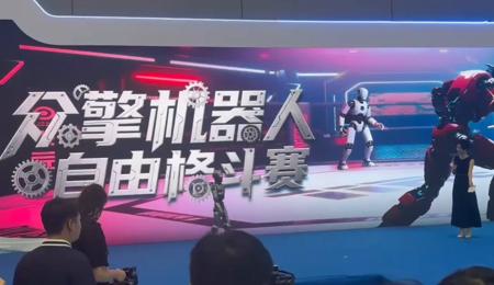 全球首个全尺寸“机甲拳王”格斗赛落地深圳,人形机器人将上台比武