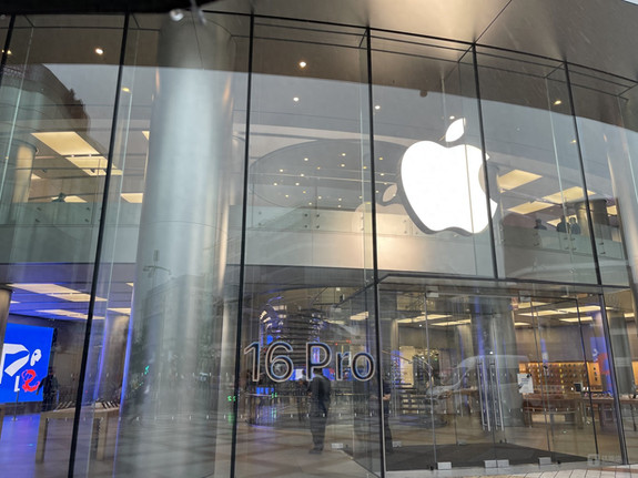 Apple’s $3 Trillion Stall Signals Deeper Strategic Drift Amid AI Lag, Tariff Headwinds
