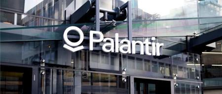 Palantir 凭什么成为 AI 商业化第一股？