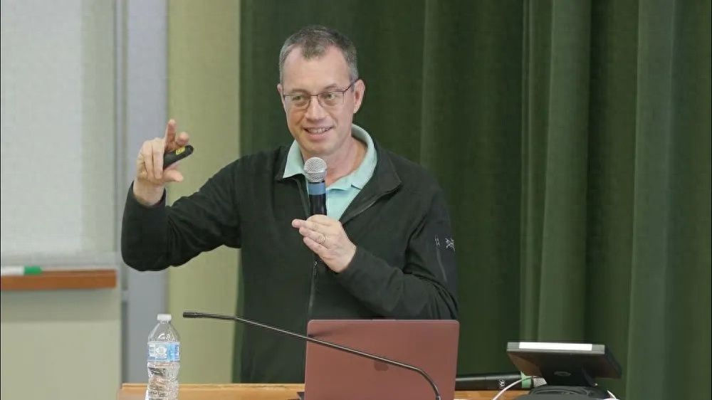 躺在风口上的硅谷教授，身家180亿不离讲台，捧出7家AI创企